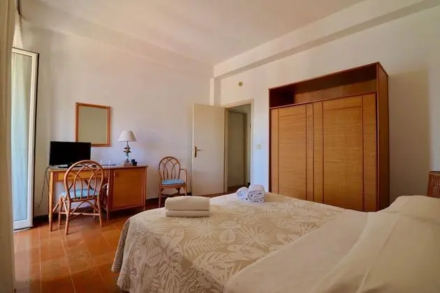 Standard Tek Büyük Yataklı Oda, Balkon, Kısmi Deniz Manzaralı