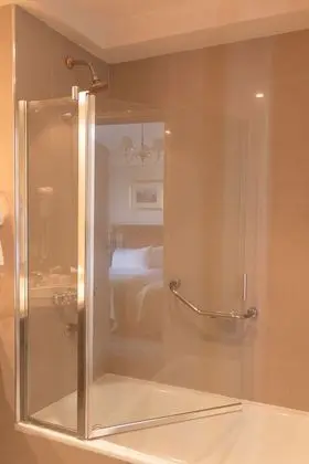 Deluxe Standard, two single beds