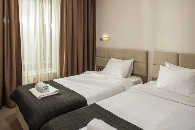 Deluxe Tek Büyük Yataklı Oda, Balkon (City or Mountain View)