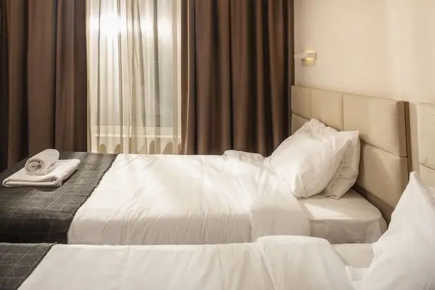 Deluxe Tek Büyük Yataklı Oda, Balkon (City or Mountain View)