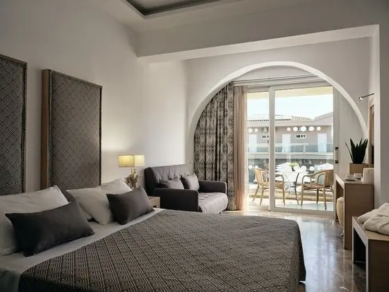 Deluxe Oda, Havuz Manzaralı