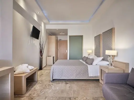 Deluxe Üç Kişilik Oda, Havuz Manzaralı