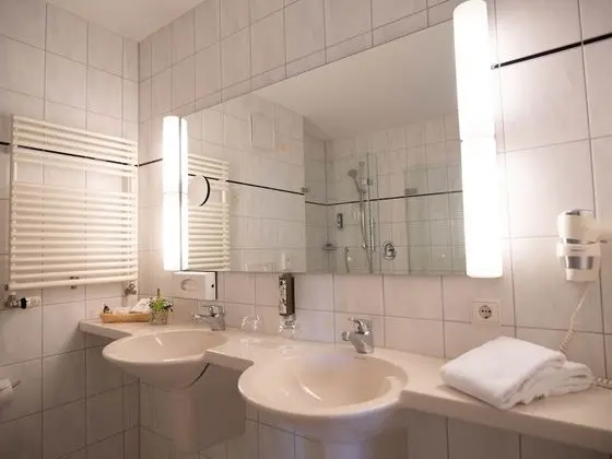 Tek Büyük Yataklı Oda, Göl Manzaralı