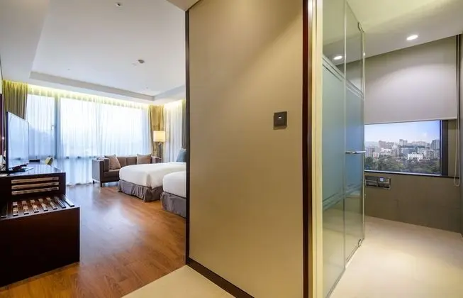 Junior Suite (2 Double Beds)