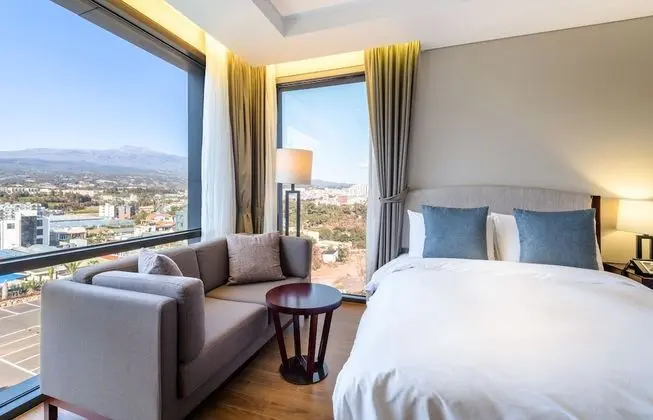Junior Suite (2 Double Beds)
