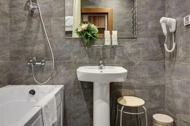 Standard Tek Büyük Yataklı Oda