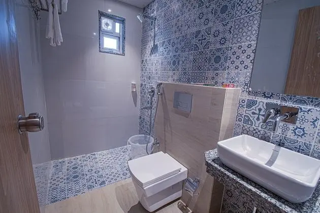 Business Tek Büyük veya İki Ayrı Yataklı Oda