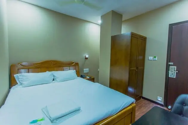 Luxury Tek Büyük Yataklı Oda