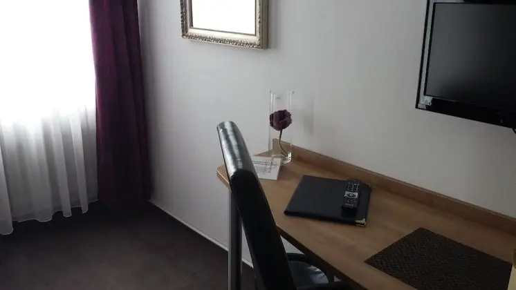 Tek Kişilik Oda, 1 Büyük (Queen) Boy Yatak