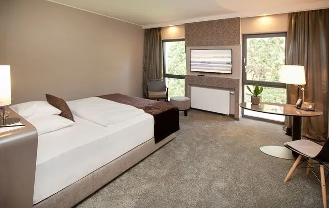 Oda (Business Zimmer mit Queensize-Bett)