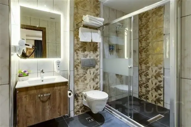 Triple,Şehir Manzaralı
