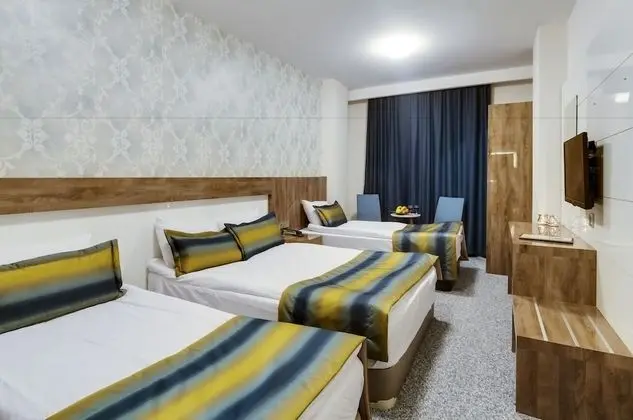 Üç Kişilik Oda