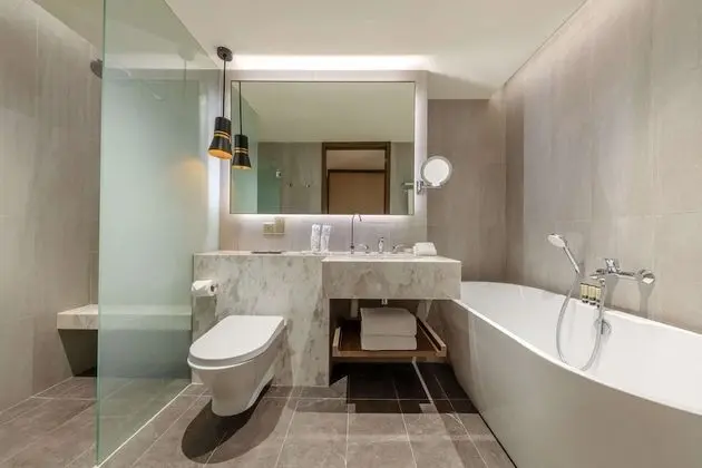 PARKROYAL Club Premier Room