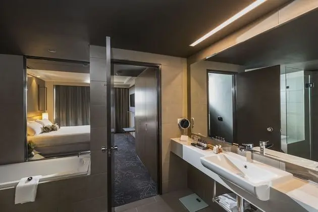 Club Süit, 1 En Büyük (King) Boy Yatak, Business Dinlenme Salonu Kullanımı, Şehir Manzaralı