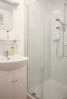 Tek Büyük Yataklı Oda, Banyolu/Duşlu