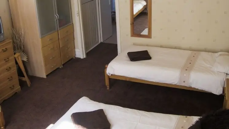 Comfort Tek Büyük veya İki Ayrı Yataklı Oda