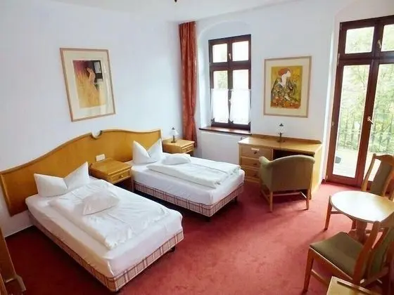 Büyük Yataklı Tek Kişilik Oda