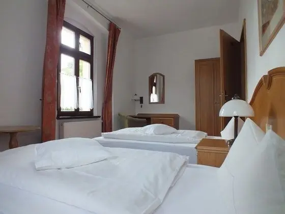 Büyük Yataklı Tek Kişilik Oda