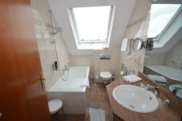 Büyük Yataklı Tek Kişilik Oda