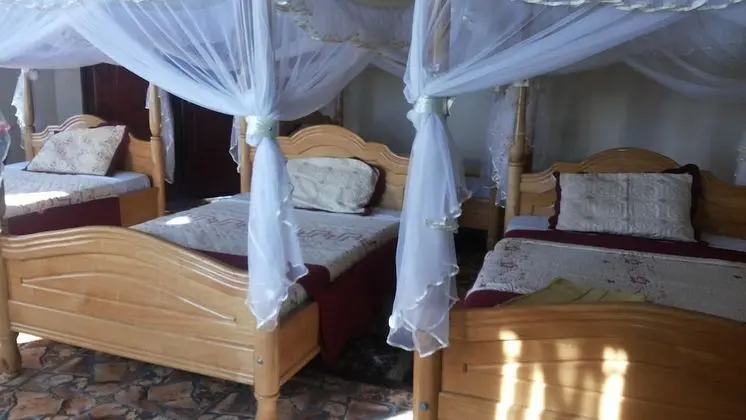 Üç Kişilik Oda