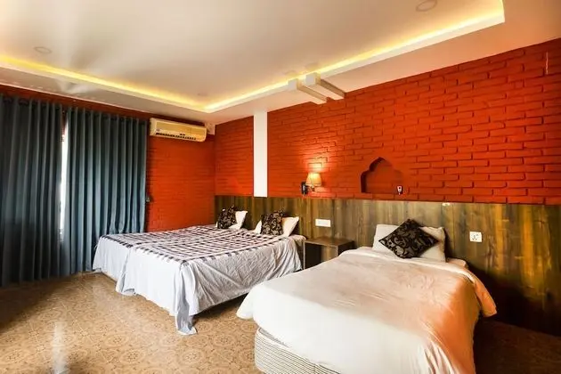 Deluxe Tek Büyük veya İki Ayrı Yataklı Oda, 2 Yatak Odası, Bahçe Manzaralı, Bahçeli