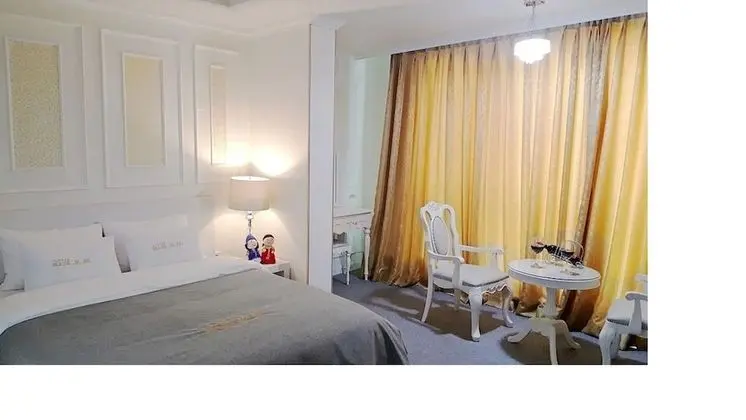 Royal Tek Büyük Yataklı Oda