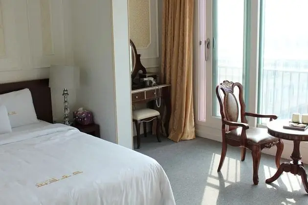 Royal Tek Büyük Yataklı Oda