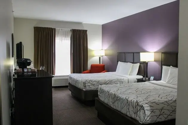 Standard Oda, 2 Büyük (Queen) Boy Yatak, Engellilere Uygun (with Chair)