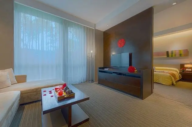 Premier Süit, Bahçe Manzaralı