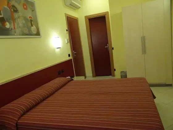 Üç Kişilik Oda