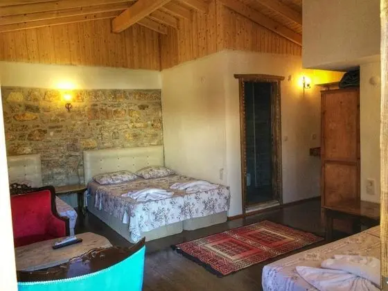 Quad Standart Oda, Bahçe Manzaralı