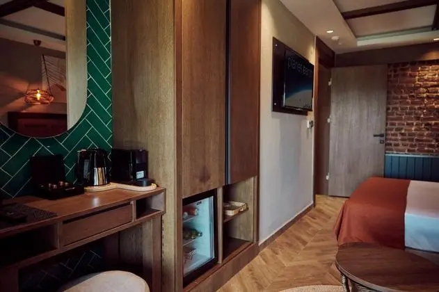 Deluxe Üç Kişilik Oda , Bahçe Manzaralı, Balkonlu
