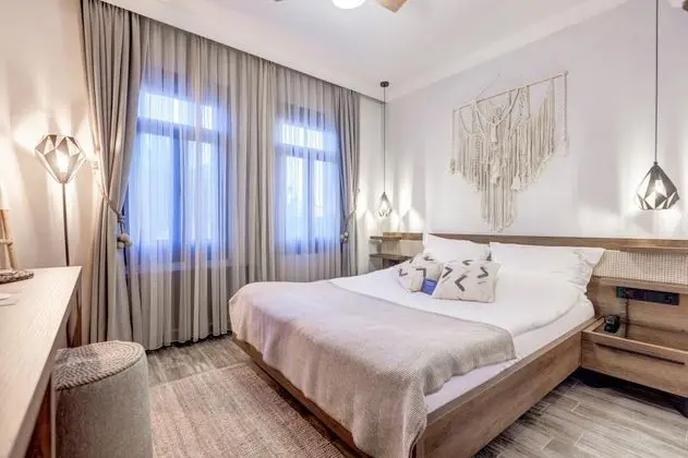 Çift Kişilik, Bahçe Manzaralı