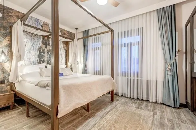 Çift Kişilik, Bahçe Manzaralı