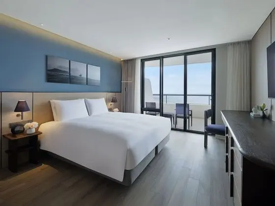 Deluxe King Ocean View