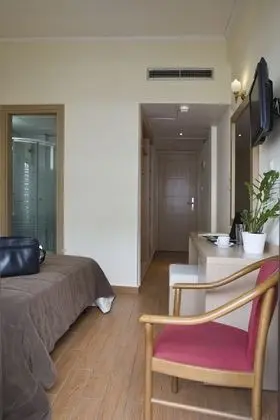 Üç Kişilik Oda