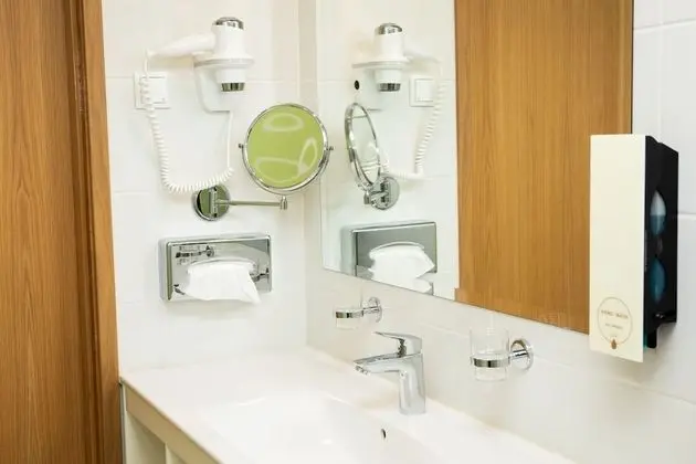 Deluxe Tek Büyük Yataklı Oda, Balkon, Park Manzaralı