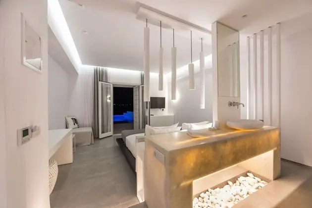 Deluxe Suite Private Pool Gym Sea View