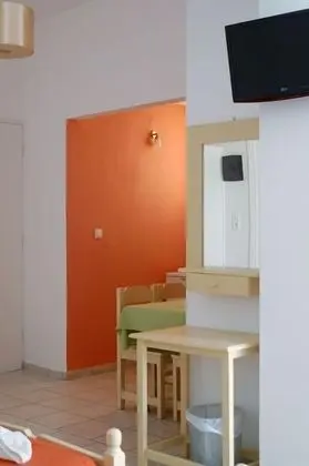 Dört Kişilik Oda, Küçük Mutfak