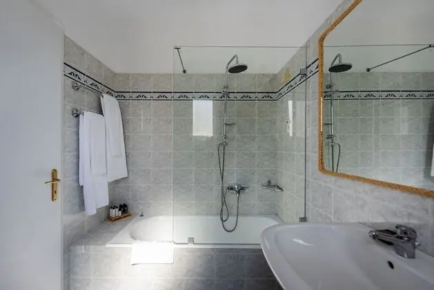 Connecting Rooms