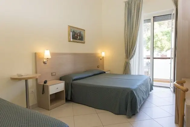 City Üç Kişilik Oda, Şehir Manzaralı