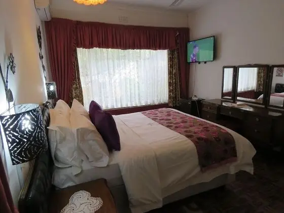 Deluxe Queen Suite