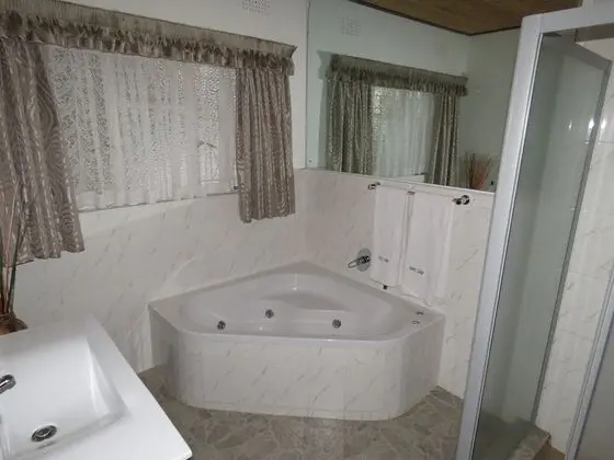 Deluxe Queen Suite