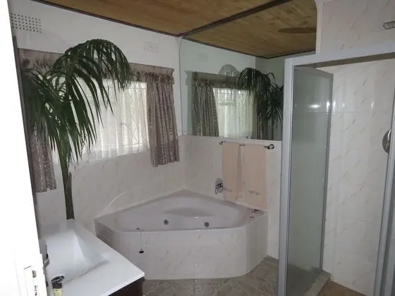 Deluxe Queen Suite