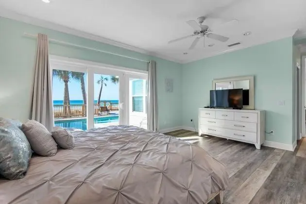 Ev (Parrotdise on the Gulf (5/4))
