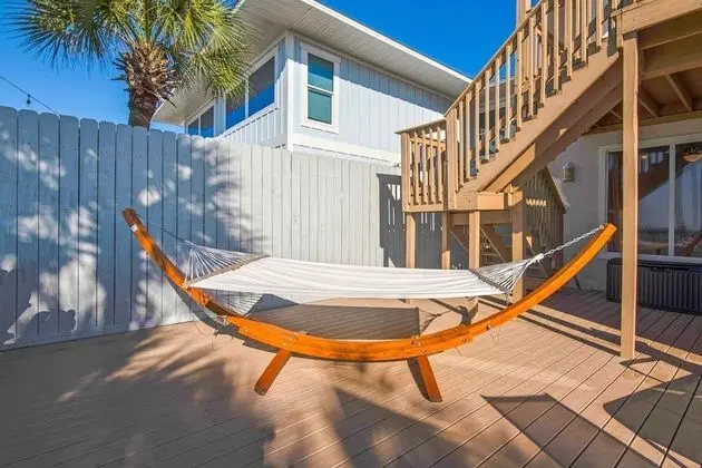 Ev (Parrotdise on the Gulf (5/4))