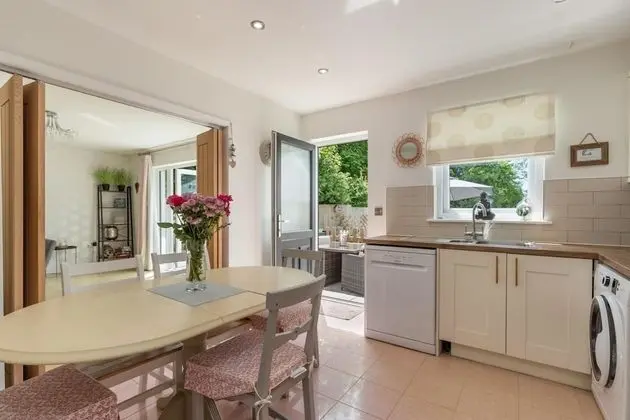 Ev