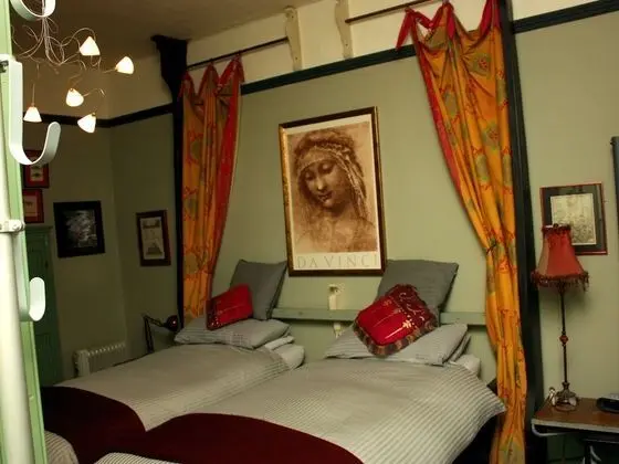 Classic Tek Büyük veya İki Ayrı Yataklı Oda (Grey Room)