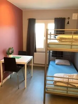 İki Ayrı Yataklı Oda, Ortak Banyo