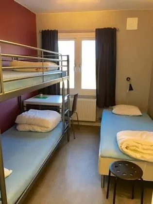 Üç Kişilik Oda, Ortak Banyo